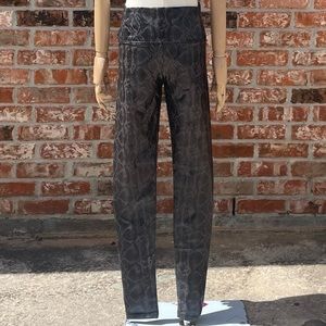 7 For All Mankind black/grey polyurethane snakeskin shimmery pants / XS / EUC